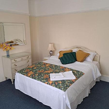 Double Room Available- London Seven Kings Seven Kings Train Station Ilford Esterno foto