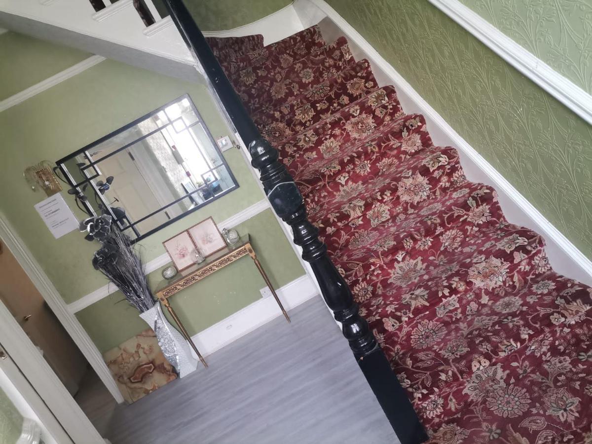 Double Room Available- London Seven Kings Seven Kings Train Station Ilford Esterno foto